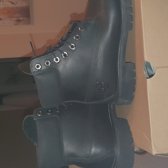 Timberland boots Size 8.5. All Black. - Picture 4 of 6